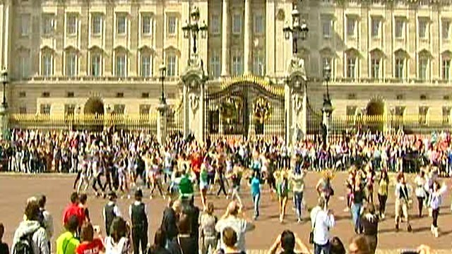 Flash Mob at Buckingham Palace