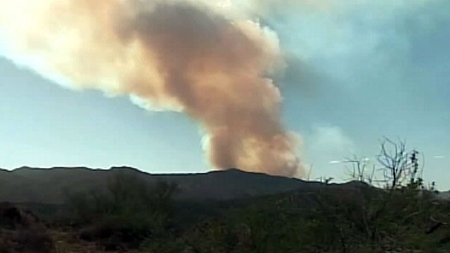 Fire spreads from building to forest in Arizona