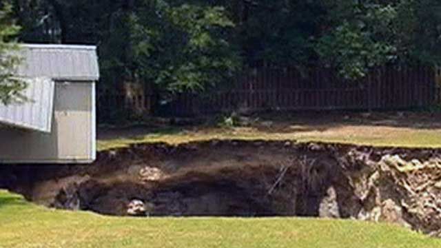Sinkhole Forces FL Family Out of Their Home