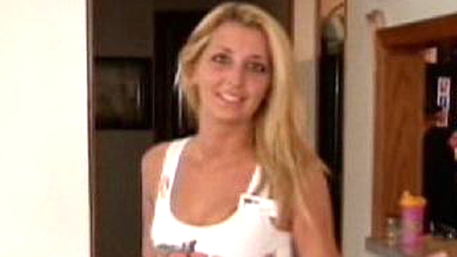 Hooters' Server Put on Weight Probation