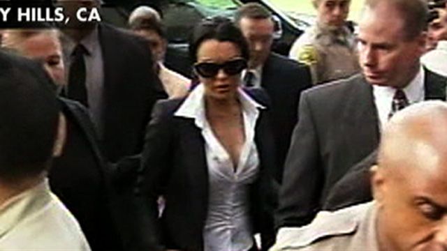 Lindsay Lohan Arrives at Court