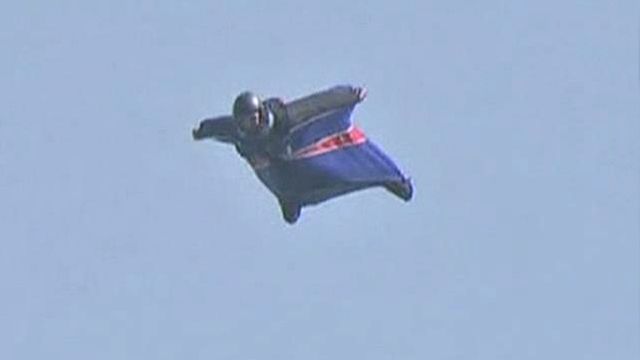 Daredevil makes landmark skydive without parachute