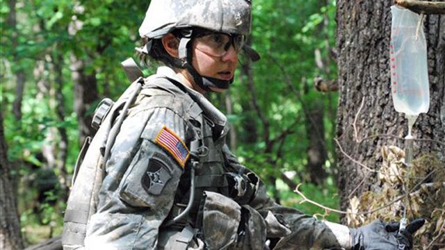 2 Female reservists sue over Army's ban on women in combat