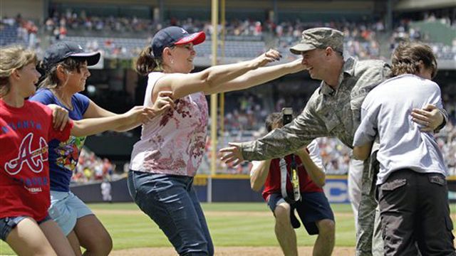 Soldier surprises family at Atlanta Braves game