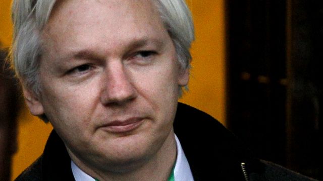 UK court backs extradition of Wikileaks founder