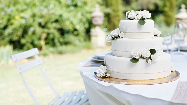 Save vs. Splurge: Wedding Cakes