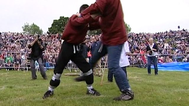 Raw video: Shin-kickers fight stereotypes...
