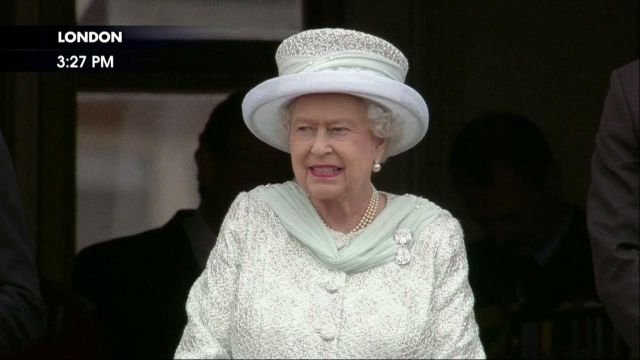 VIDEO: Queen Elizabeth II Greets Crowds That Gathered in London in Celebration of the Final Day of The Diamond Jubilee