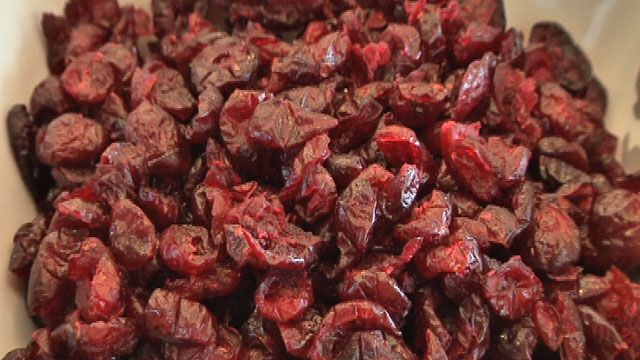 Battle of Dried Fruits: Raisins versus Craisins