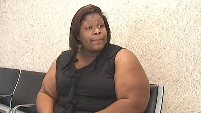 Southwest Airlines Worker Helps Overweight Passenger