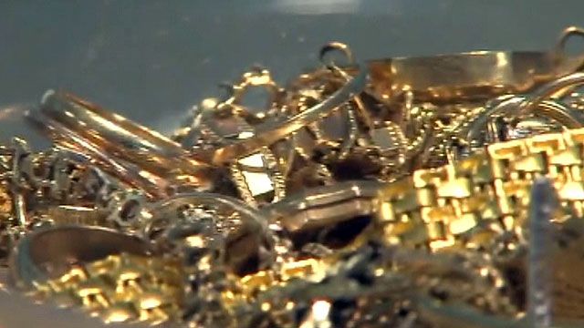Thieves target gold jewelry in California