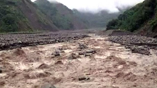 Around the World: Torrential rains trigger floods in Taiwan