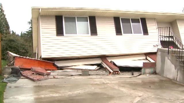 Collapsing Earth Threatens Homes in Washington State