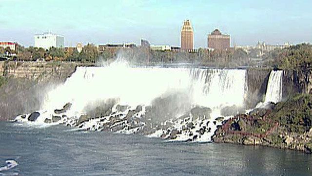 Wallenda to cross Niagara Falls on a tightrope