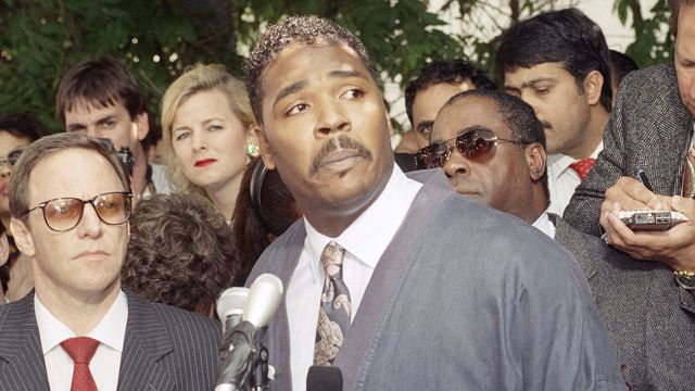 Coroner conducts autopsy on Rodney King