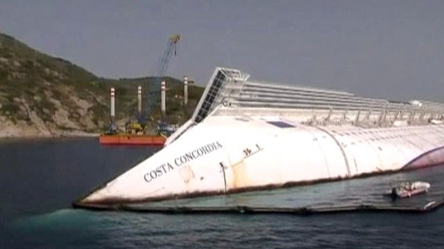 Cruise ship removal begins