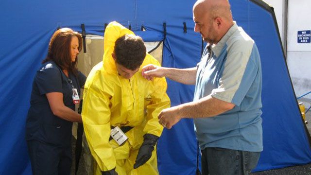Decontaminating Oil Spill Workers 