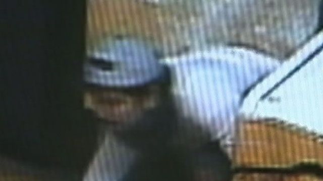 Video: Thief Breaks into Smoke Shop