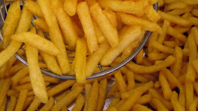 Man arrested for throwing hot French fries at stepdaughter