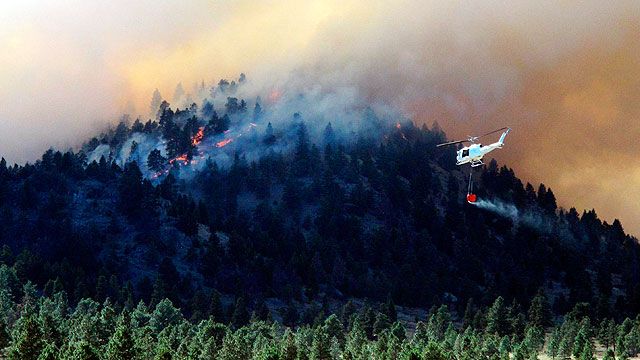 Western wildfires threaten tourist destinations