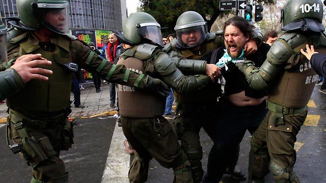 Around the World: Police, students battle in Chile