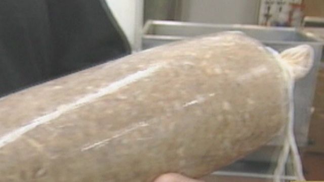 Across America: Butcher serves 7-pound hot dog