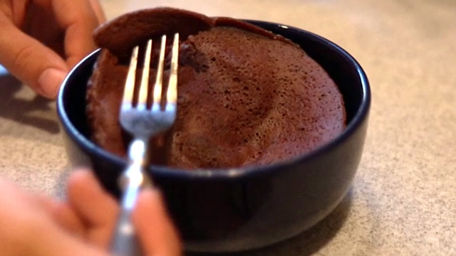 How To Make a 5-Minute Microwave Chocolate Cake