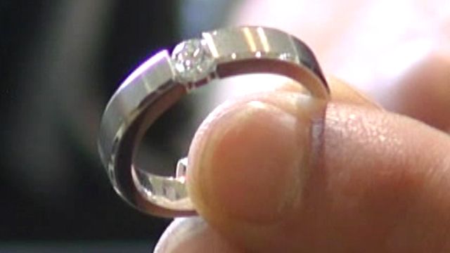 'Man-Gagement' Ring Trend Booming