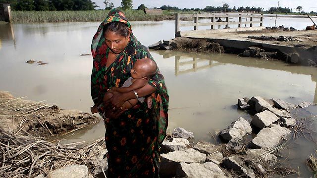 Around the World: Monsoon triggers flooding in India