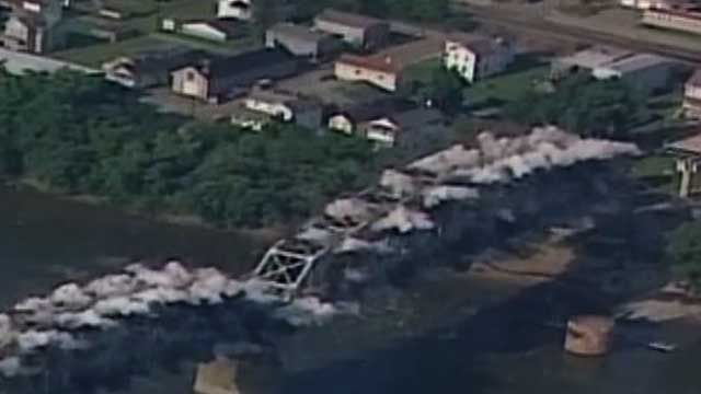 Amazing Video of Bridge being Destroyed
