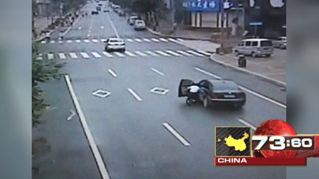 Around the World: Video captures bizarre robbery in China
