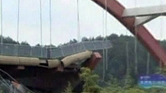 Around the World: Driver Dead After Bridge Collapse in China