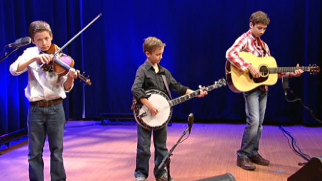 'Sleepy Man Banjo Boys' Performs on Huckabee