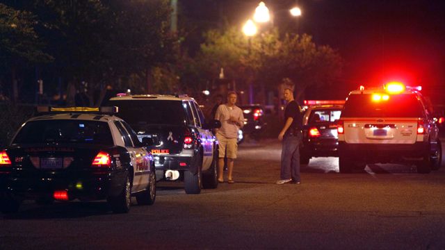 Gunman fires into crowded Alabama bar, injuring 17