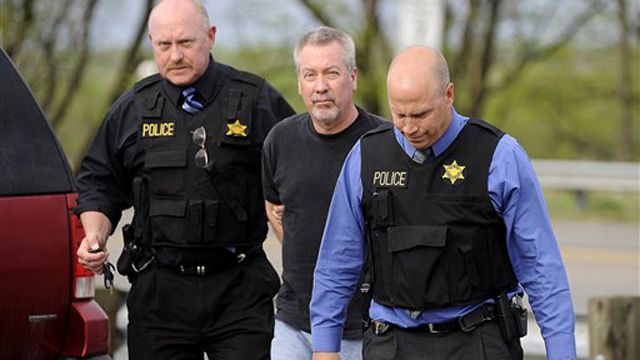 Drew Peterson introduces himself at jury selection