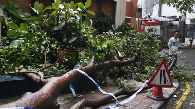 Powerful typhoon batters Hong Kong