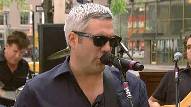 Taylor Hicks Rocks Out