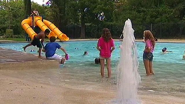 Kids Have Fun Despite Texas Heat Wave