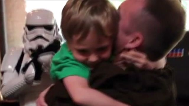 Fox Flash: Soldier dad has ‘Star Wars’ surprise for son