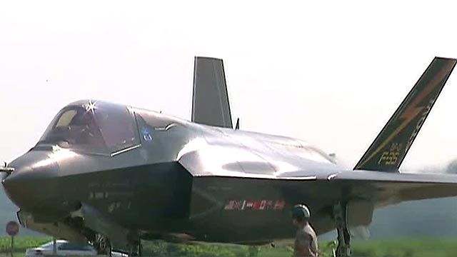 Marines Show Off Stealth F-35 Jet