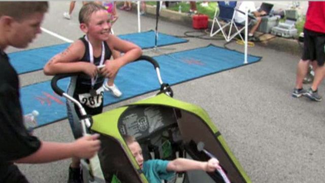 Young brothers team up, compete in triathlon