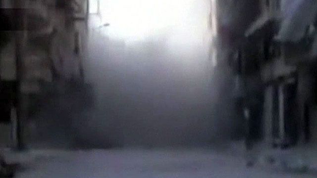 Syrian regime forces, rebels battle in Aleppo