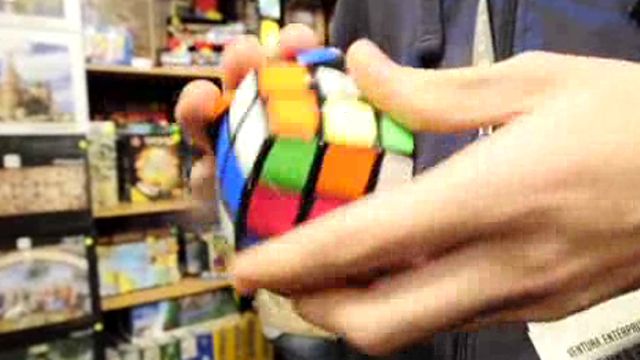 Teen Solves Rubik's Cube in Under 10 Seconds