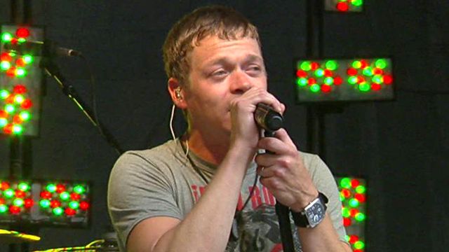 3 Doors Down performs 'Here Without You'