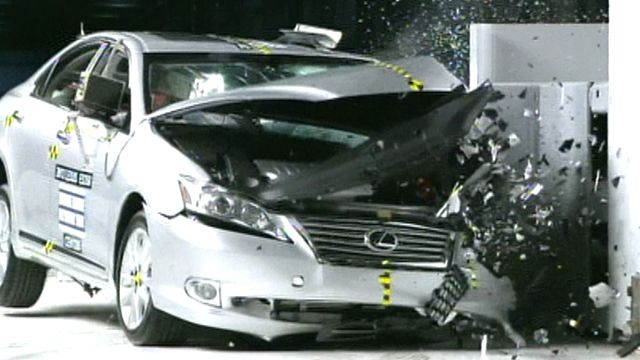Most mid-sized luxury cars perform poorly in crash tests