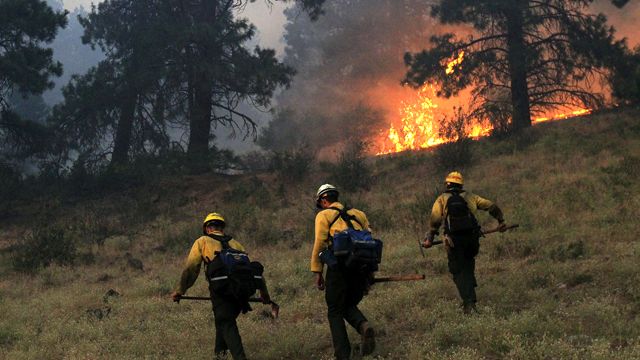 Fierce fight against devastating Western wildfires 