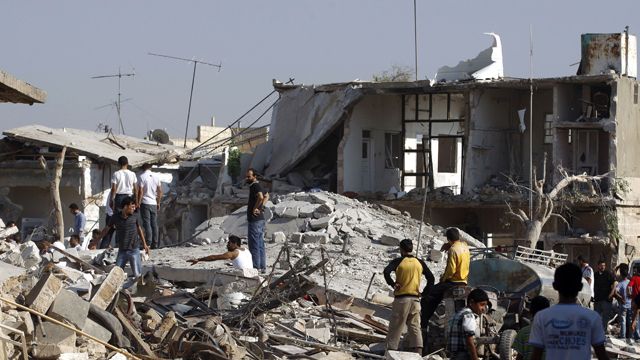 Syrian warplanes kill dozens in bombing in rebel-held town