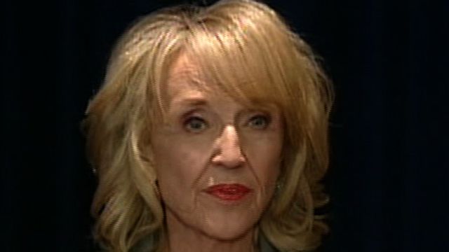 AZ Gov. Brewer Sets up New Showdown with WH