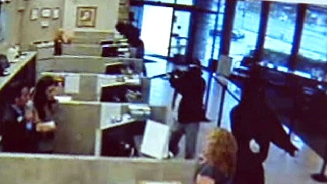Manhunt For Gun-Toting Bank Robbers in Florida
