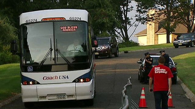 Verizon Union Workers Bused to CEO's Home